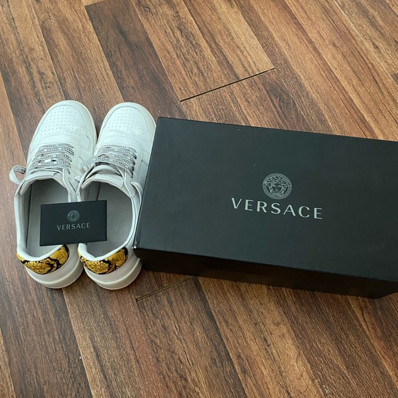 Versace Original White - Picture 10 of 13